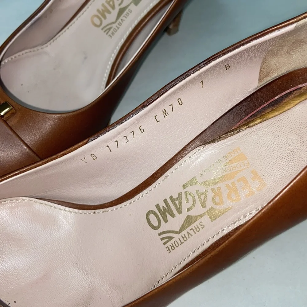 Salvatore Ferragamo horse bit like buckle shoes size 7 - Picture 3 of 9